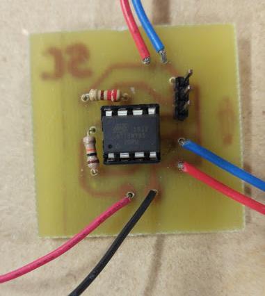 !! SECOND disconnect the power and insert the ATTINY85 as shown. Note the direction.