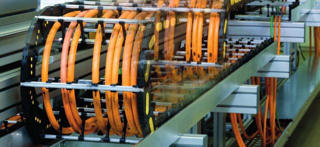 ÖLFLEX SERVO FD/CHAIN New premium cables for servo and power chain applications replace eight ÖLFLEX servo cables Fewer articles, lower storage costs, better performance, more dynamic Attractive