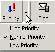 O altă posibilitate de a schimba prioritatea mesajului o mai oferă şi butonul Priority din Toolbar.