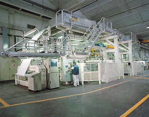 The metallized paper is processed into sheets and reels, using similar machines to those used in other factories.
