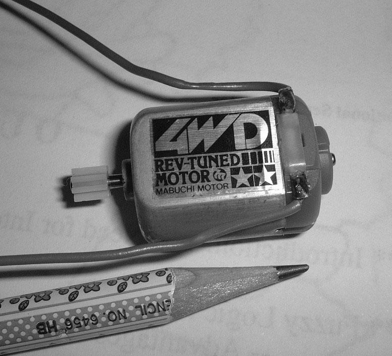 7.1 DC motors The DC motor we are using is small but can run at high speed (~ 2000 rpm). It operates on a 3~5Volt source and drains about 300~500m current when in motion.