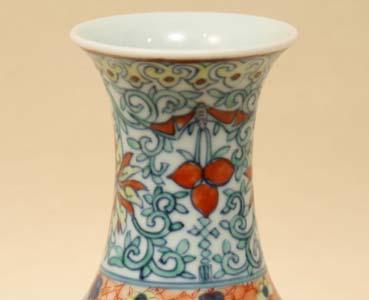 Vase. Kangxi mark and period (1662-1722); wucai and doucai glazes; h. 16.