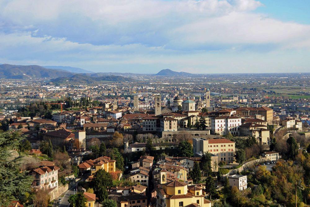 Bergamo in a few bits ü Historical mid-sized City ü