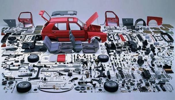 Figura 2.4.10. Componența unui autoturism Reperele din componența unui autovehicul sunt realizate dintr-o paletă largă de materiale (metalic, plastic, textil).