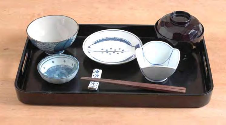 Seasonal variations in food are reflected in the shape and decoration of the serving dishes; bowls decorated with plum blossom or maple leaves are used in the appropriate season.