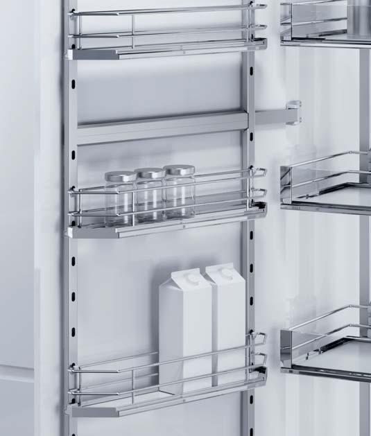 Individually height adjustable baskets in the cabinet as well as on the door allow a symmetrical height alignment and