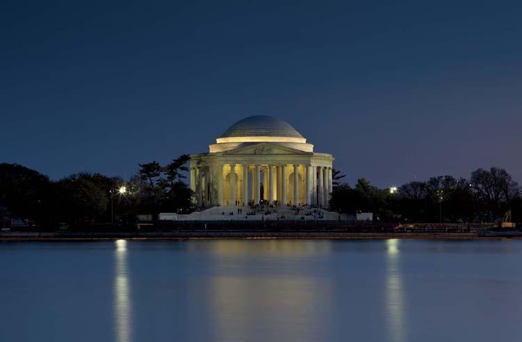 Figure 4.9 I took this very long exposure of the Jefferson Monument in Washington, DC, using a tripod and a cable release.