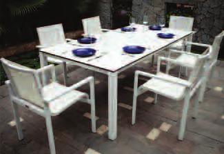 MERIIAN This modern set proves that simplicity is key and leaves you and your guests