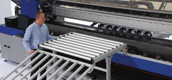 deliver the job on time. Capable of printing multiple rolls with cores of varying weights, widths and diameters, Uvistar is extremely versatile.