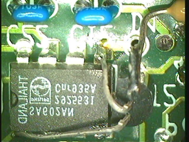 2. Unsolder Pin 2 and Pin 4 of T2. This part is located beside the NE602. 3. Connect the Green wire of T2 to Pin 4.