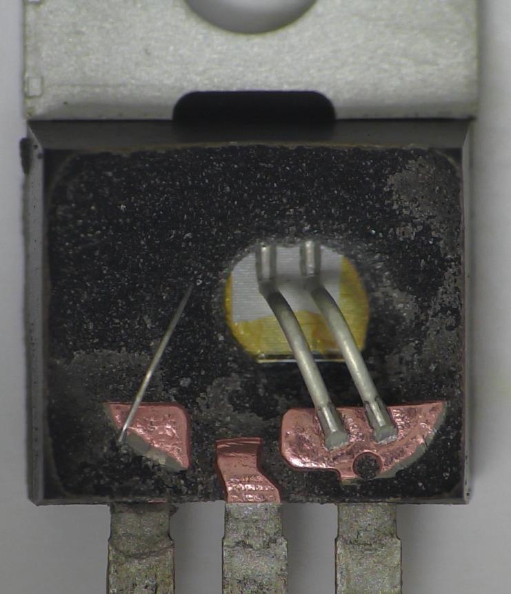 The die is connected to the package using : the drain is soldered on the leadframe (heatsink 2 bonding of 400µm diameter (Source