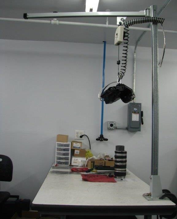 Fixture Hanger At a minimum BAND-IT recommends that the tool be connected to a weight balancer or be mounted in a fixture that will provide adequate rotation during operation.