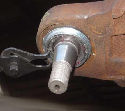 2: Insert the snap ring on the lower ball joint using snap ring pliers (Snap Ring, DA60-3050-H;