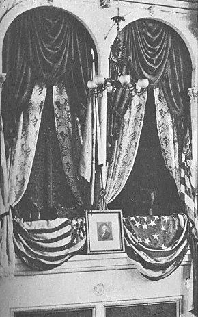Lincoln s Evening President Lincoln and his wife arrived late at 8:30 with Maj. Henry Rathbone and his girlfriend Clara Harris.