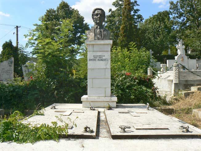 176 Fig. 1. Mormântul familiei Mangeron din cimitirul Copou. Bibliografie: 1. George Şt. Andonie, Istoria matematicii în România, Vol.