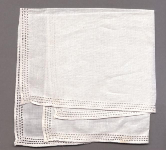 Linen: Cellulose (Plant) flax Crisp, appealing natural texture, absorbent Dyes well and maintains good appearance Brittle, stiff, inflexible Sun fades, permanent creases Stains are difficult to