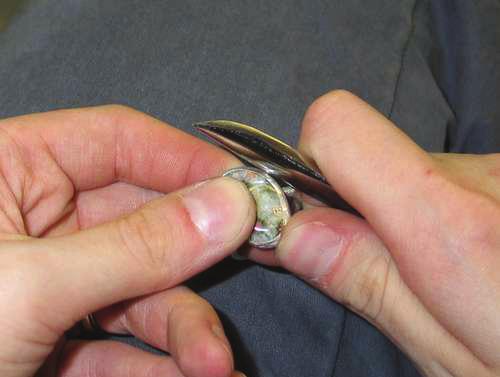 First, use the 80mm brass gauge to verify that the gemstone matches the setting you have