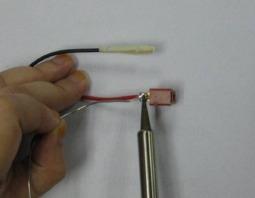 The shrinking tube is used to protect the connection at the Dean-T