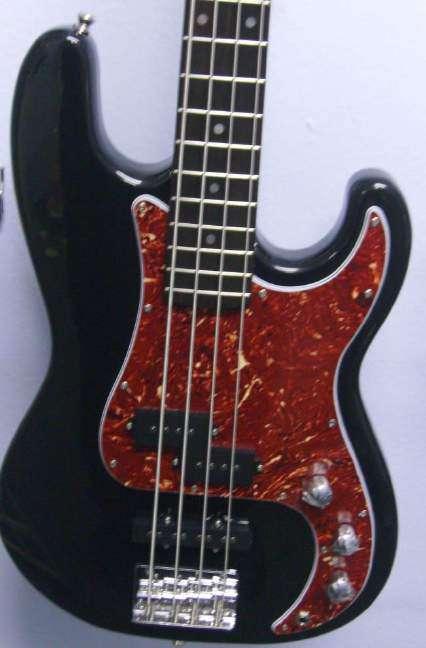 Crescendo Music 0118379357 Page: 17 BASS GUITAR Professional Model Full Size Neck 3 Pickups