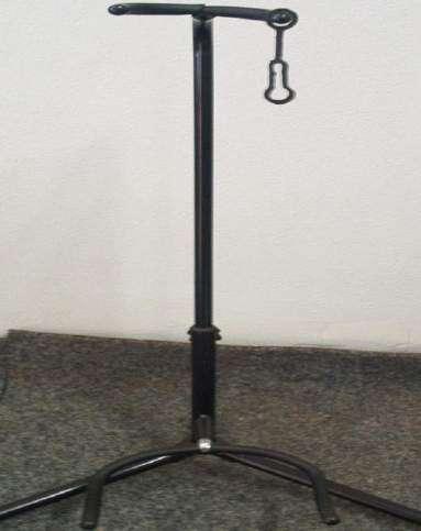 Crescendo Music 0118379357 Page: 30 GUITAR FLOOR STAND - HEAVY DUTY