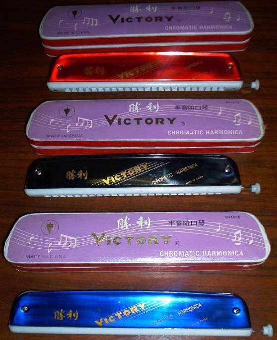 Crescendo Music 0118379357 Page: 73 CHROMATIC HARMONICA 48 Reed with Side Button