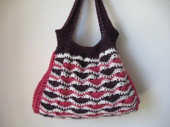 Wavy Stitch Purse 5mm / H hook, worsted weight yarn, 4 ply US, 10 ply AU. You will need three different colors. One skein of each. I first saw this stitch here http://snasent.