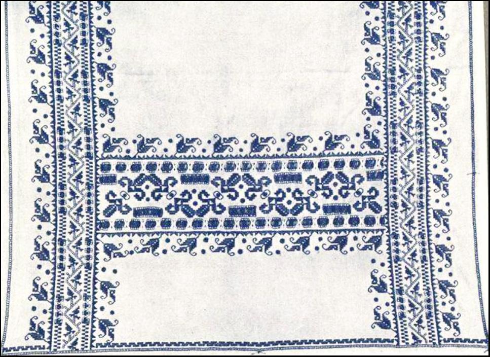 Pattern 99 Variation of Pattern 95 (See Pattern 95) Pattern 100 Lagartera embroidery motif Again, this is a little known Spanish counted thread technique with a long history.