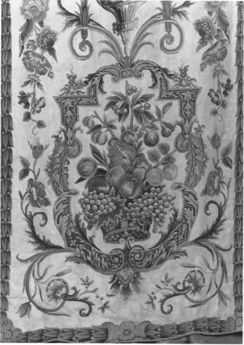 104 Ratzki-Kraatz FIGURE 22 Embroidered bed, French or Italian, ca. 1750. Chambre du Dauphin, Musée National du Château de Versailles et des Trianons.