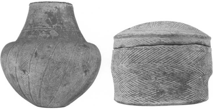 144 Acquisitions/iççi II u. Collared Jar of the Pelos Group Early Bronze Age I, ca. 3000-2800 B.C. Terra-cotta, H: 14.8 cm (5 7 /s in.); Diam: 14.6 cm (5 3 A in.) 9I.AE.