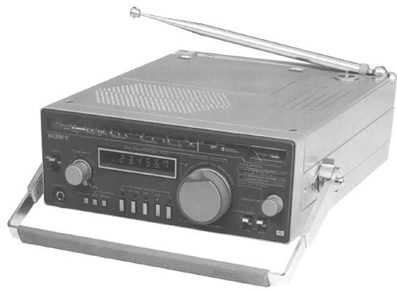 EXECUTIVE TRAVELER MINI The Eton Grundig Executive Traveler receives long wave, AM, FM and shortwave from 2.3 to 26.1 MHz. The medium wave (AM) step may be set for 9 or 10 khz.