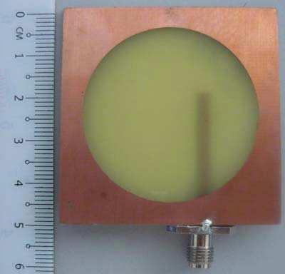 4 Ooi and Selvan Figure 2. Photograph of the antenna prototype. Figure 3.