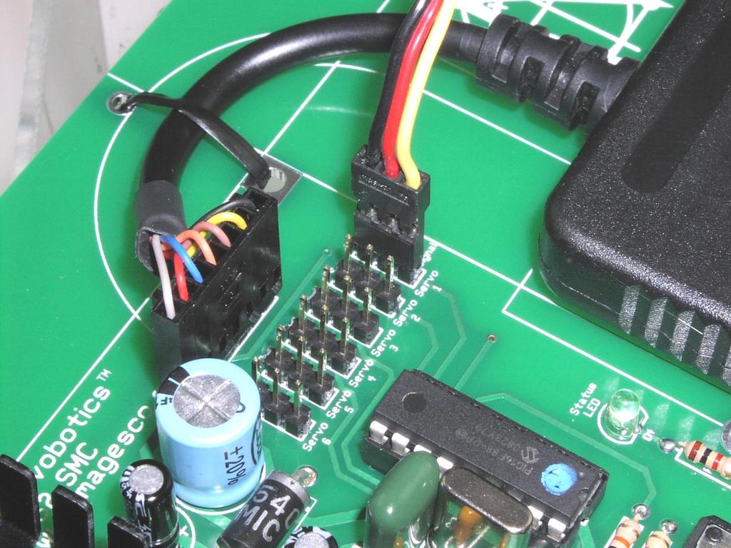 Attach the servomotors to the P2 to P7 connectors as shown in the photograph to the left. Connect a suitable power supply to the 2.