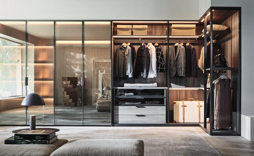 MASTER 1 The Gliss Master series of wardrobes, designed by Vincent van Duysen in 2016, extends its possibilities, offering a wardrobe with advanced features where the main focus is on the materials.