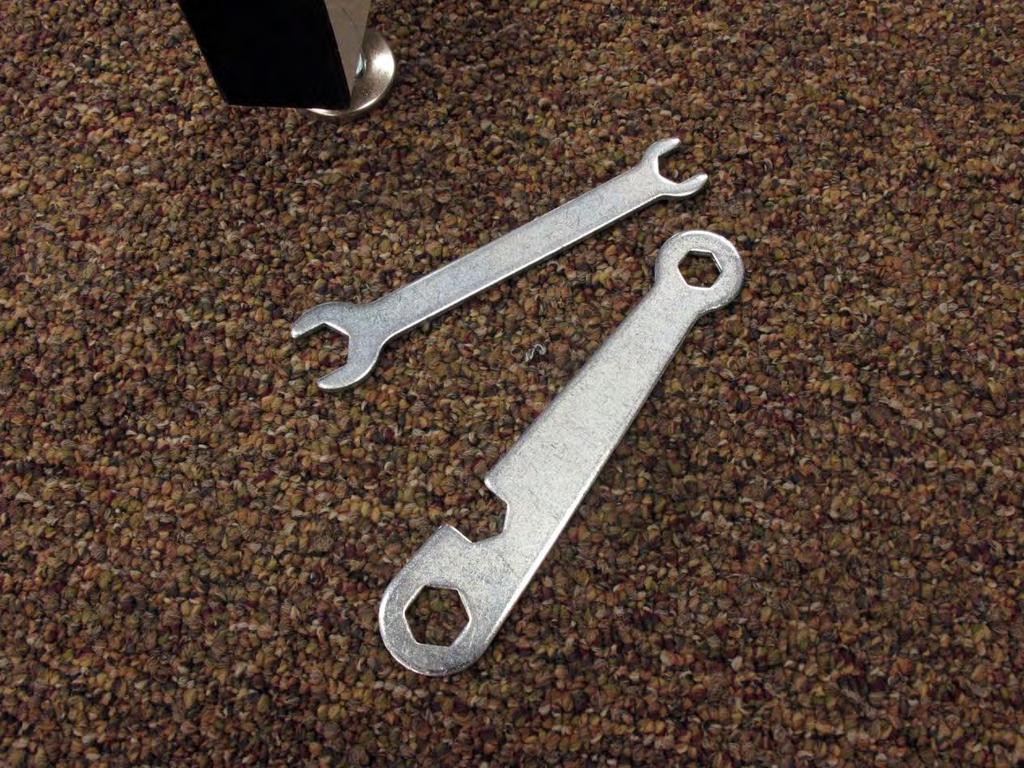 Leveling the Table: HQ QuilTable Use the wrenches that came with your table to adjust the leveling