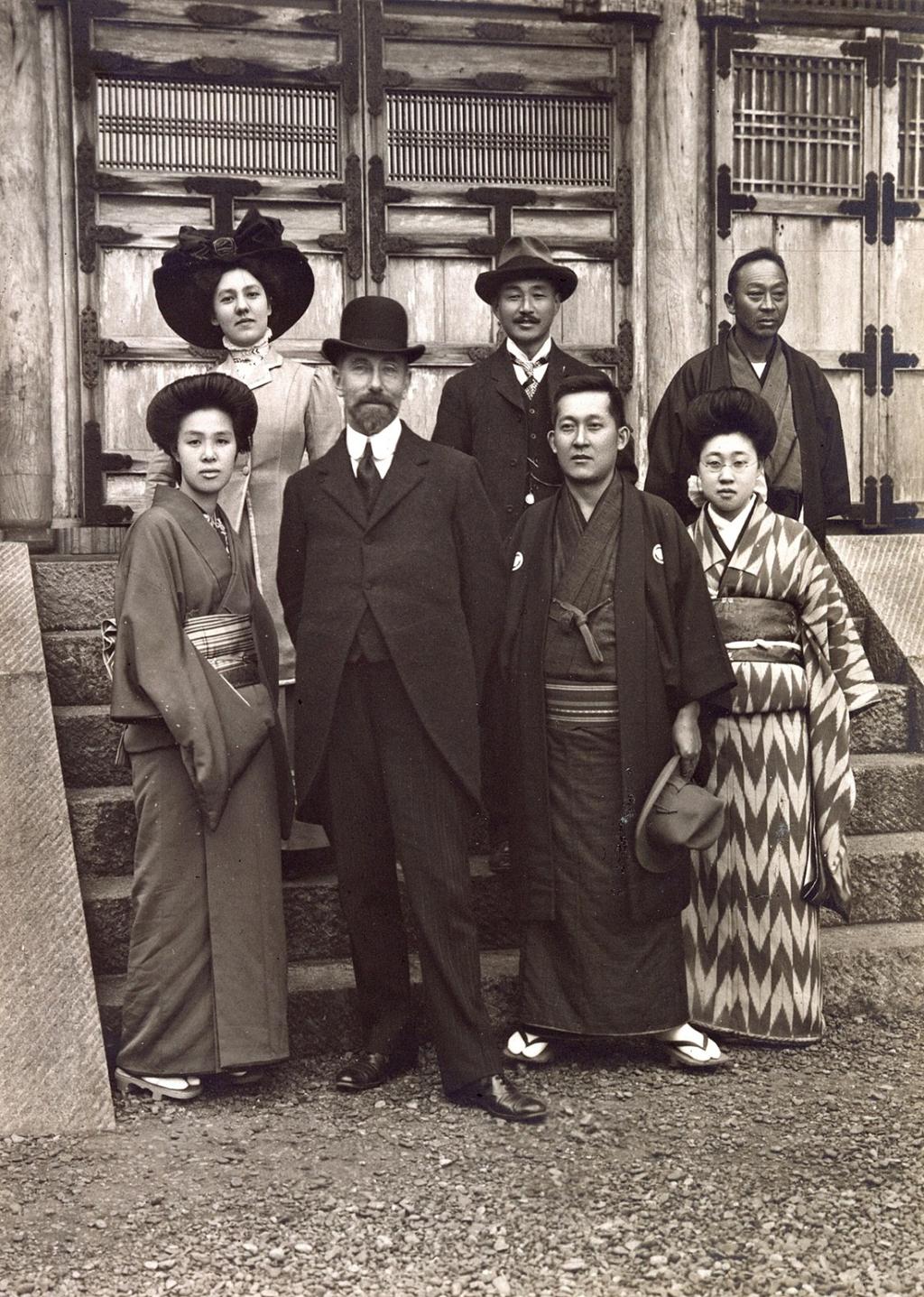 Tomitarō Hara (原富太郎) (1868 1939). A notable collector of Japanese art, Hara also led the Imperial Silk Company and Yokohama Kōgyō Bank.