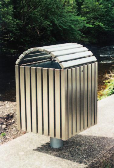 ILFORD 5 D OXFORD BIN WITH LID Immensely strong and 540 attractive, this bin is available with either a galvanised single post mounting, as shown above, or with all four corner posts extending into