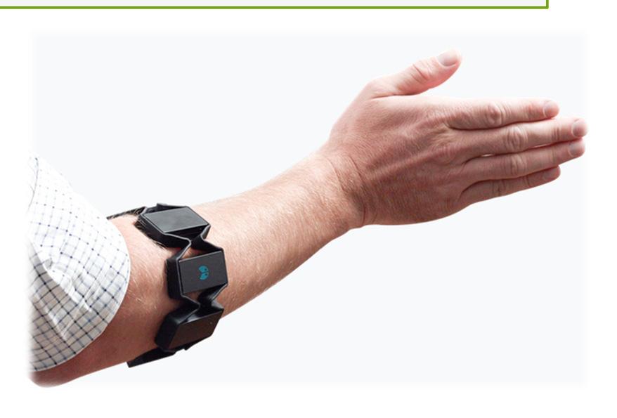 22 Myo Gesture control armband Expandable circumference Weight: 93 grams Thickness: 0.