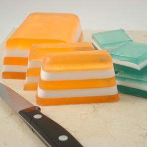 Using multiple pours of different colored soap for visual effect Prepare soaps one opaque and one clear. For layers of equal height, use the same amount of soap base for each layer.