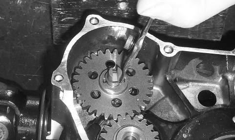 3-706 CC552 NOTE: At this point, the wedge can be removed from between the driven clutch faces. 18. Rotate the V-belt and clutches until the V-belt is flush with the top of the driven clutch. 19.