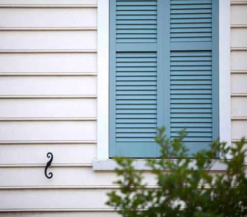 CUSTOM SHUTTERS IN-A-BOX SHUTTER ASSEMBLE INSTRUCTIONS & INSTALLATION INSTRUCTIONS 1. Inspect the contents of your package.