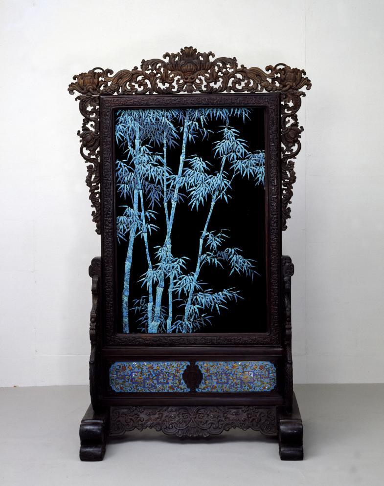 Floor Screen with Pine and Bamboo, 18th century Qing dynasty (1644 1911) Sandalwood zitan, kingfisher feather, metal with polychrome enamel, glass Palace Museum, Gu.