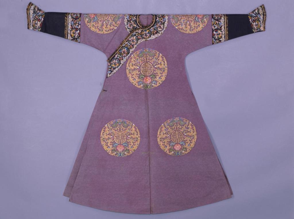Woman s Robe with Dragonet Medallions, 1778 Qing dynasty, Qianlong period (1736 95) Tabby (sha) with embroidery and appliqués; brass buttons Palace Museum, Gu.