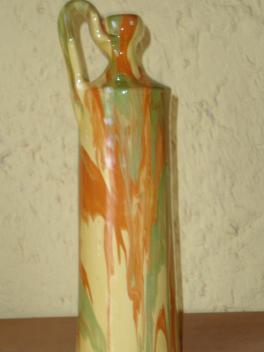 Typical pitcher called botella (bottle). 2. What s the name of the craftsman?