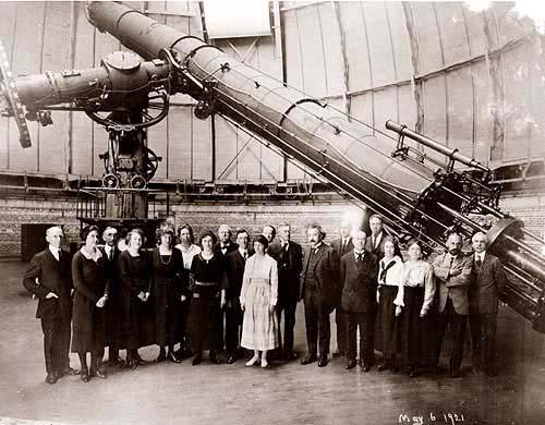 Refracting telescope aperture Largest refracting telescope (~1900): 40 doublet, 500 pounds. Net weight: 20 tons Yerkes, Williams Bay, WI http://www.wavian.