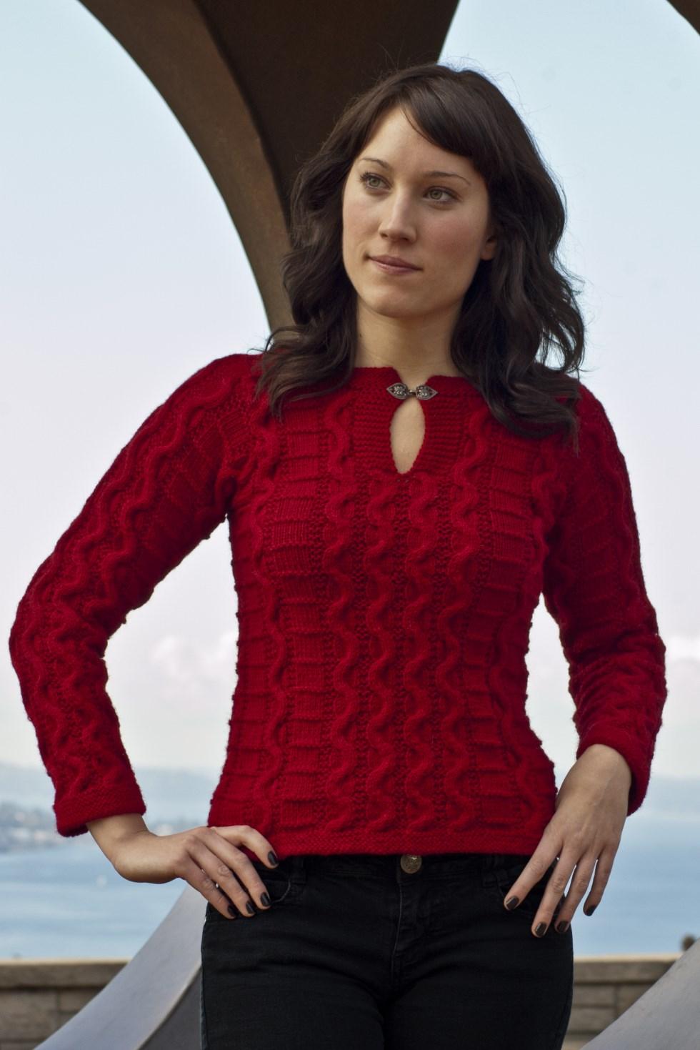 Alpaca Lana D Oro Kendra Pullover Designed by Diane Zangl Serpentine cables and windowpane panels are used in an all over pattern on this casual pullover.