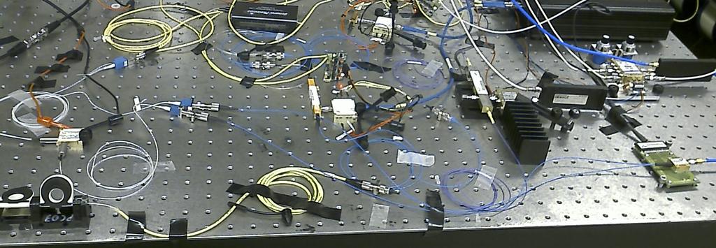 A general view of experimental setup 1 Centellax 40 Gb/s PRBS generator 2 Lucent dual-arm MZ modulator 3 EOSPACE 40Gb/s