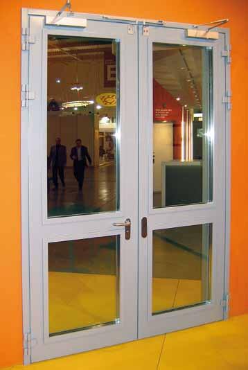 Compatible to the fire proof door Elite. It is possible to substitute the blind leaf with a glazed one, with no need to dismount the frame.