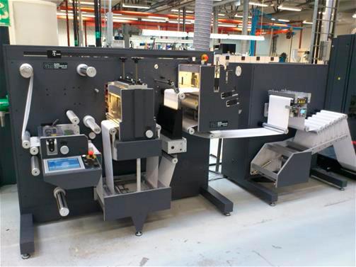 Inline Modules (buffers) DC330 Mini inline with HP WS6600 The DC330 finishing lines can as standard operate inline with a digital press. A 3-meter buffer is built in as standard in the lines.