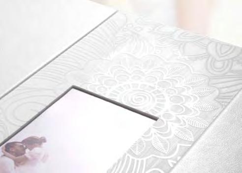 WHITE LADY COLLECTION Photoalbum This line is an elegant combination of white eco-leather engraved acrylic material.