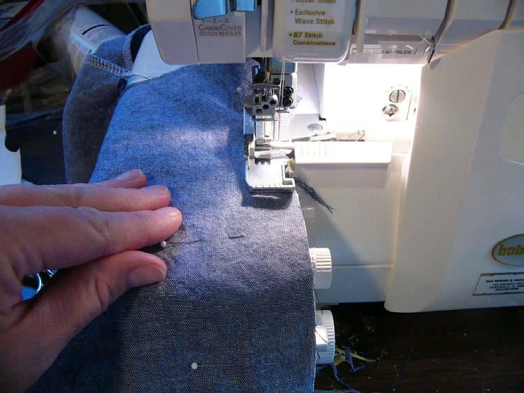 After seaming the front and back, press the seams on both the top and the bottom and then press them to one side. 4.